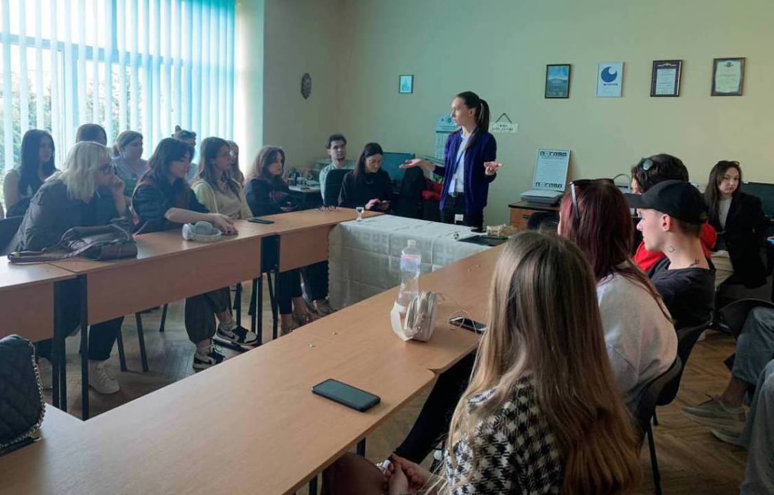 Read more about the article Психологиня Міжнародної організації з міграції в Україні провела тренінг для студентів-медійників